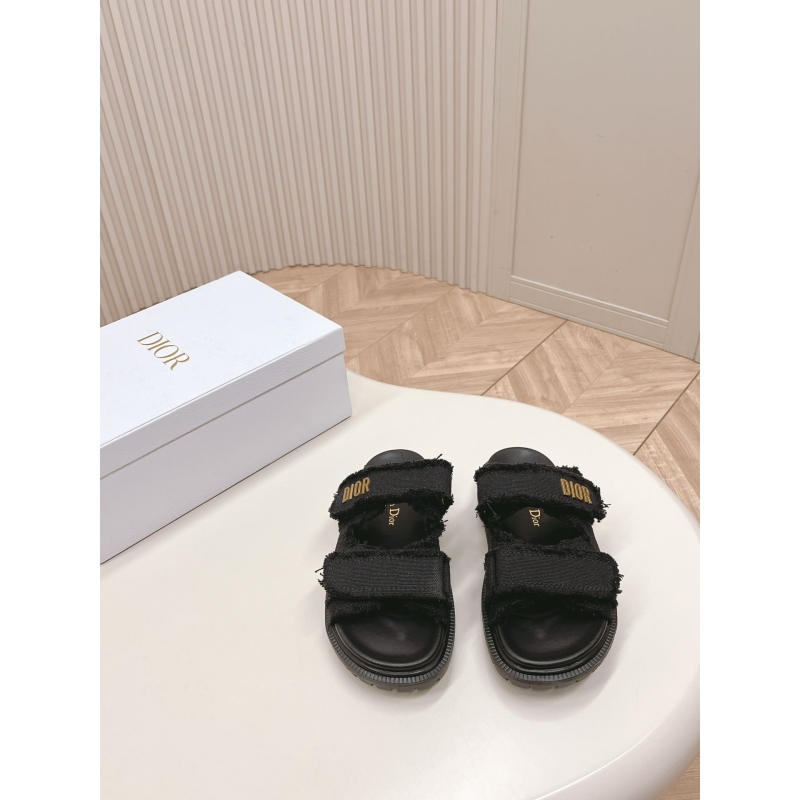 ch**an D*or slippers